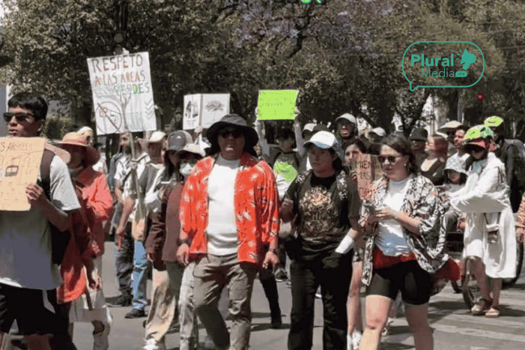 Marchan en contra del Cablebús de Puebla