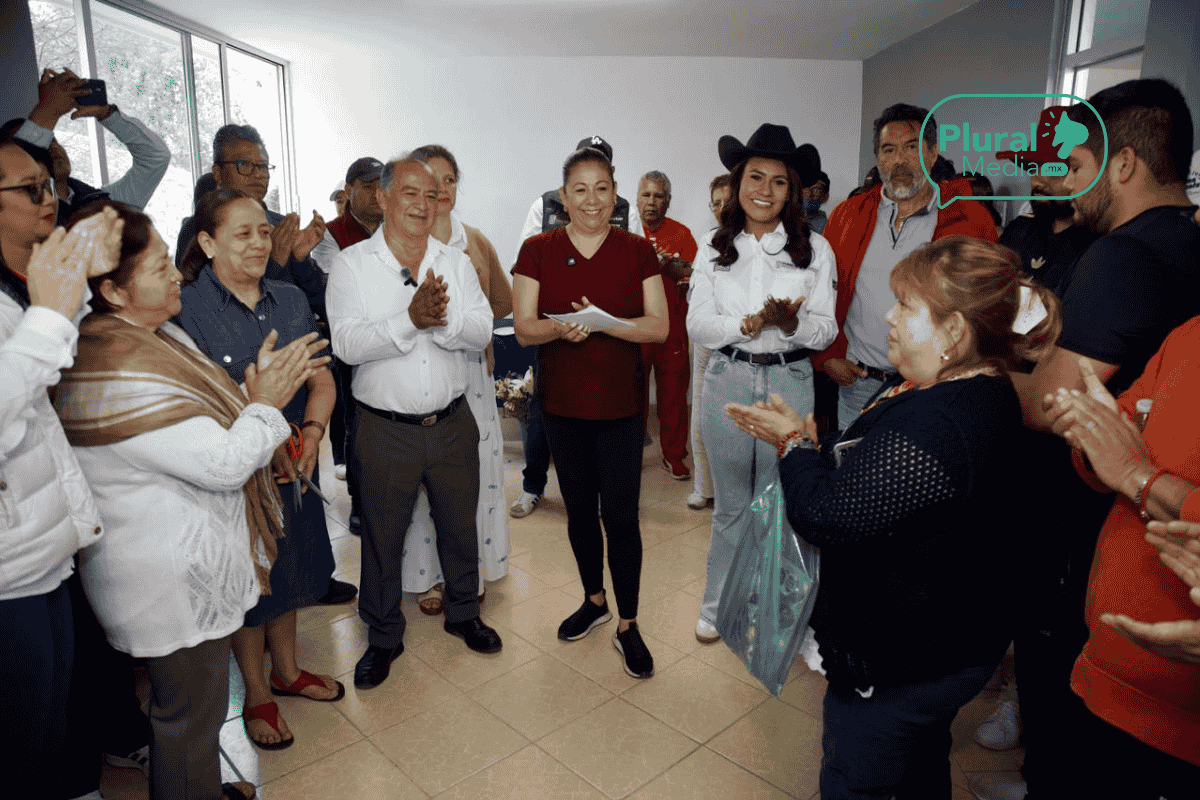 Laura Artemisa, secretaria de Bienestar estatal, en reunión de Obra Comunitaria